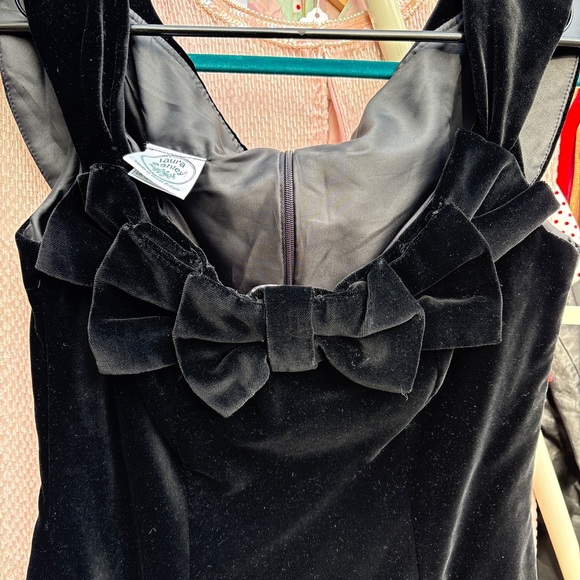 Classic Black Velvet Bow Dress - Picture 2 of 4